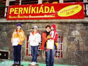 Perníkiáda 2009 - předání perníkijských medailí za Čapí stoj na jedné noze
